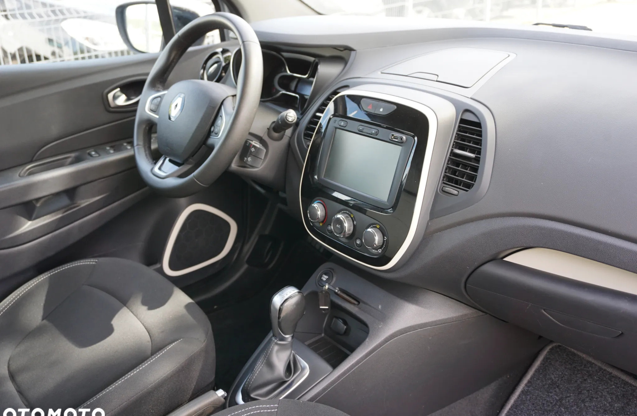 Renault Captur cena 59900 przebieg: 36000, rok produkcji 2019 z Praszka małe 172